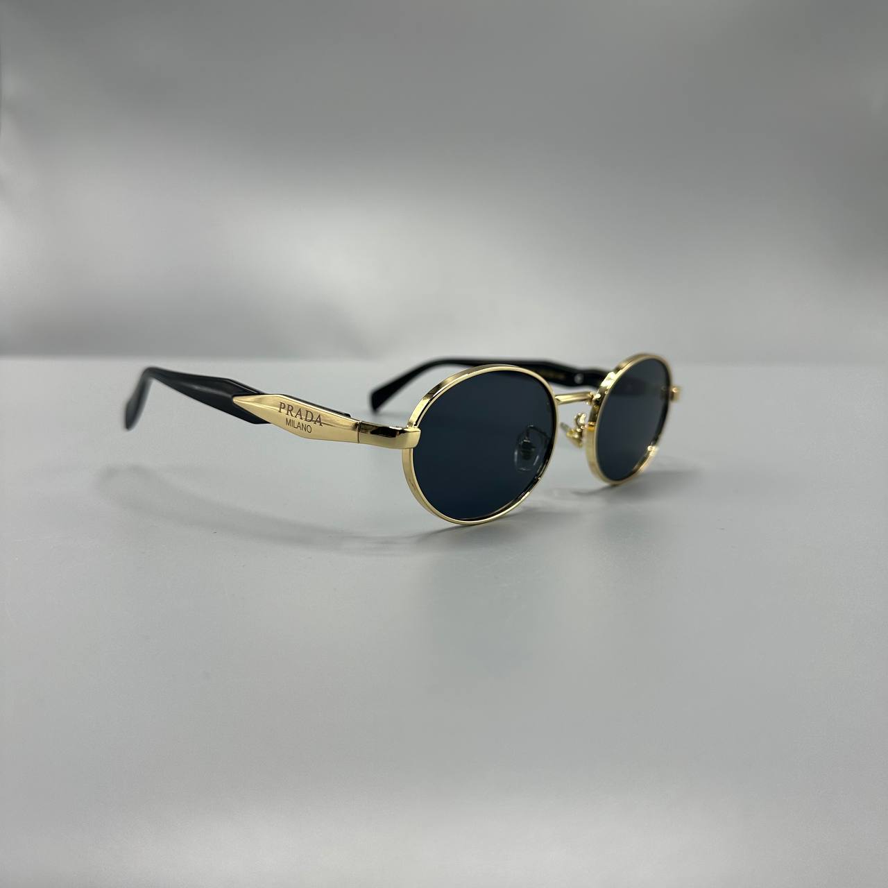 Prada Oval Metal Çerçeve Sİyah Cam 463 – Zümrüt Gözlük